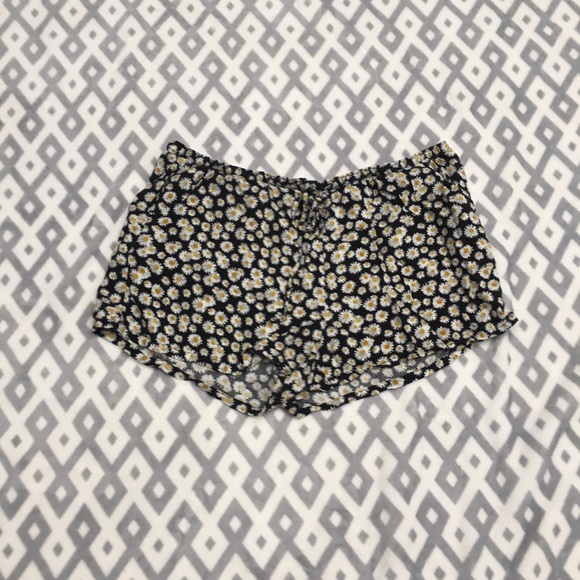 patterned shorts - Picture 3 of 3